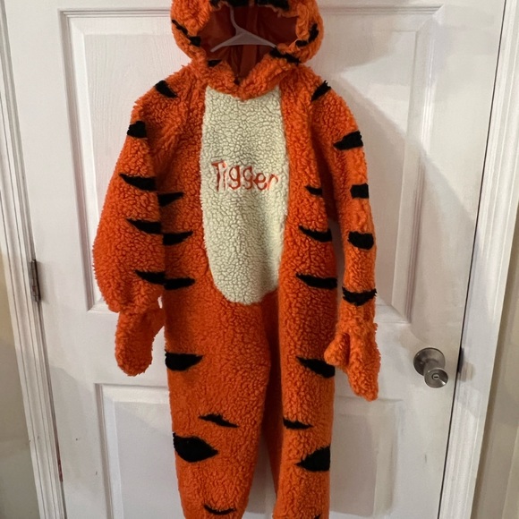 Disney Store Tigger Halloween Costume..Adorable! Size 4/6! Cute and Comfy! - Picture 13 of 15